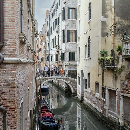 Gondola Luxury - Campo Santi Filippo e Giacomo Venedig Eksteriør billede