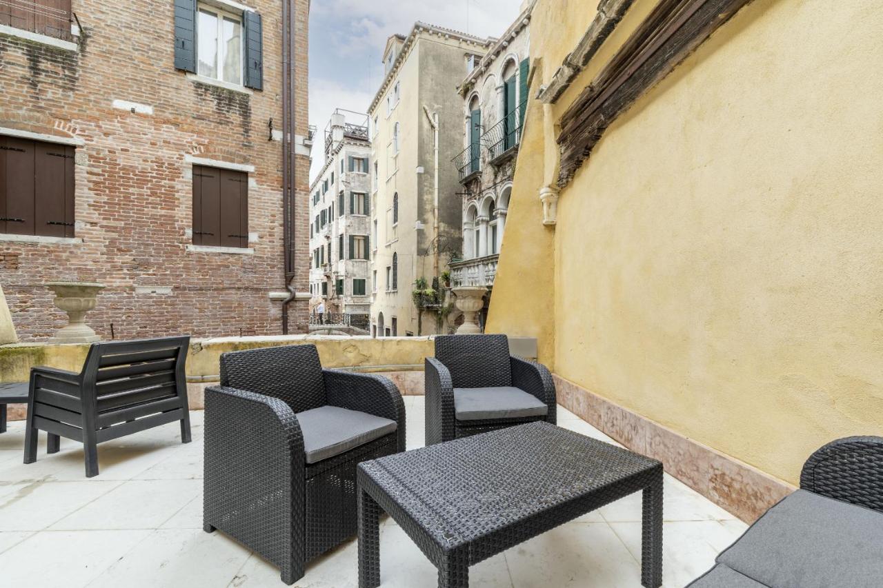 Gondola Luxury - Campo Santi Filippo e Giacomo Venedig Eksteriør billede