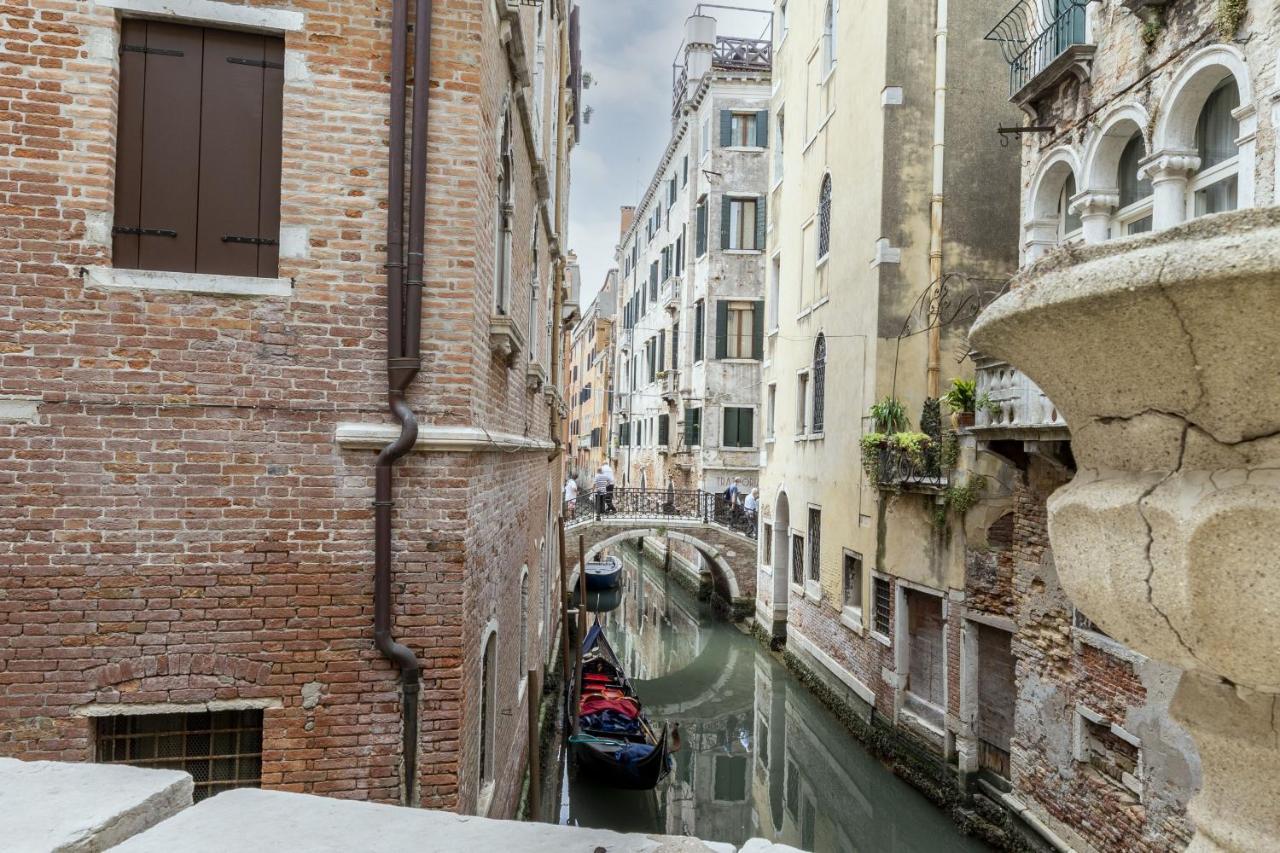Gondola Luxury - Campo Santi Filippo e Giacomo Venedig Eksteriør billede