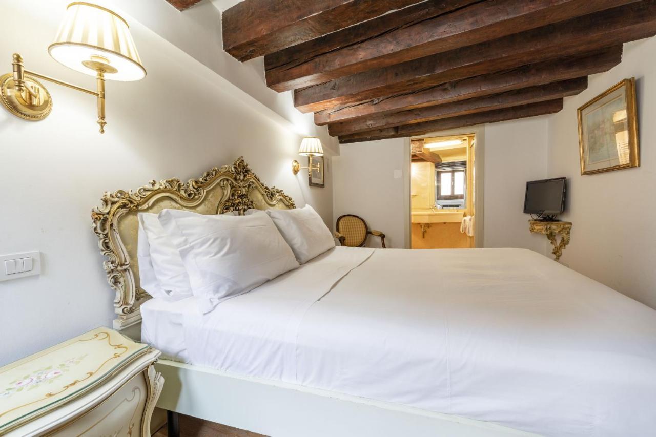 Gondola Luxury - Campo Santi Filippo e Giacomo Venedig Eksteriør billede