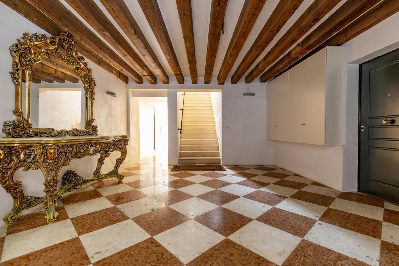 Gondola Luxury - Campo Santi Filippo e Giacomo Venedig Eksteriør billede