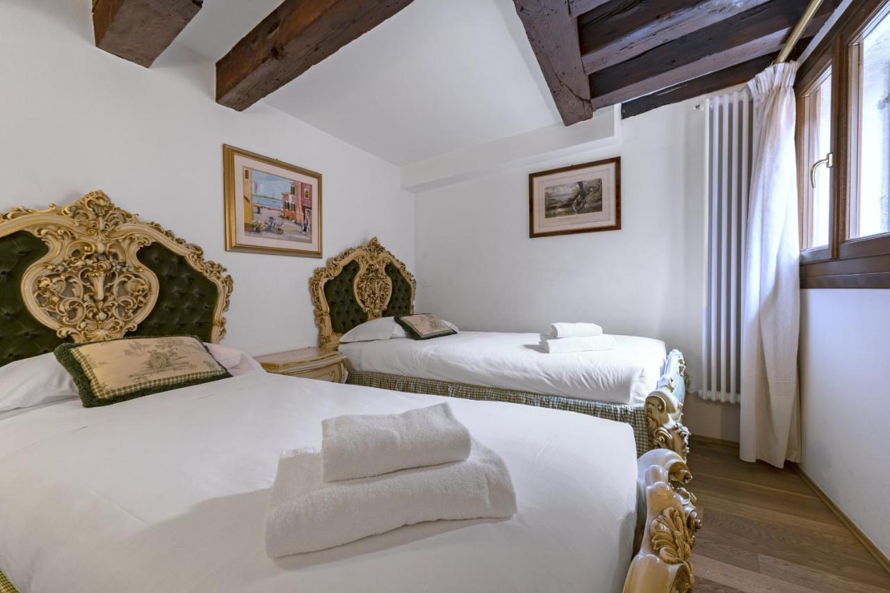Gondola Luxury - Campo Santi Filippo e Giacomo Venedig Eksteriør billede