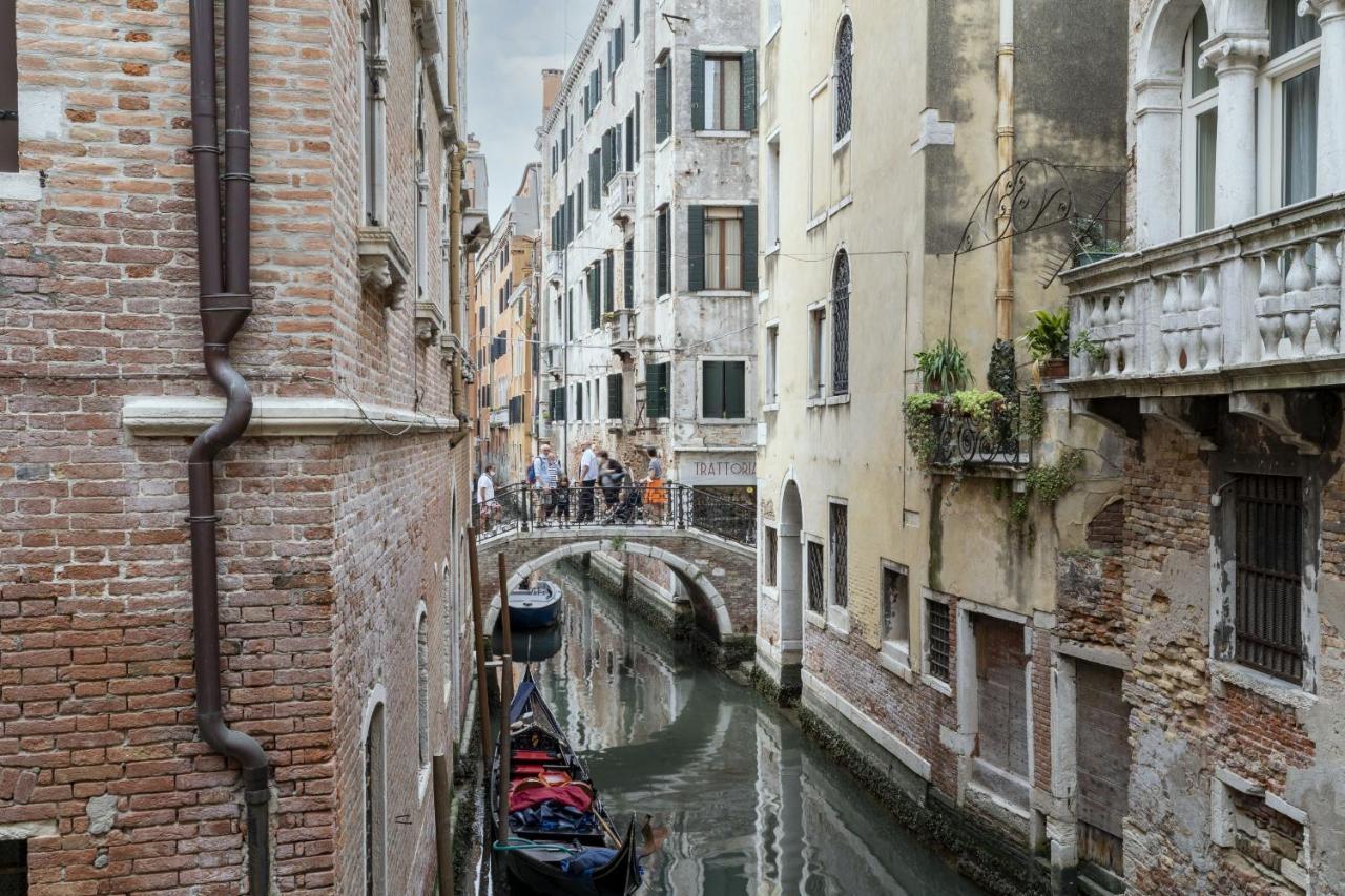 Gondola Luxury - Campo Santi Filippo e Giacomo Venedig Eksteriør billede