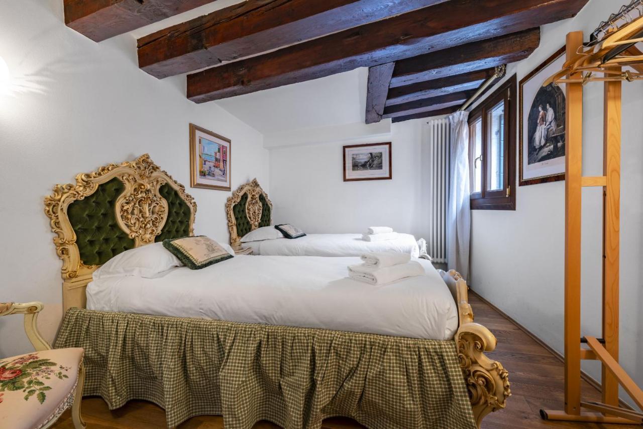 Gondola Luxury - Campo Santi Filippo e Giacomo Venedig Eksteriør billede