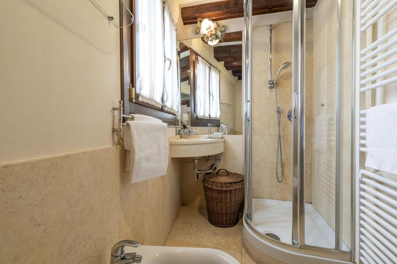 Gondola Luxury - Campo Santi Filippo e Giacomo Venedig Eksteriør billede
