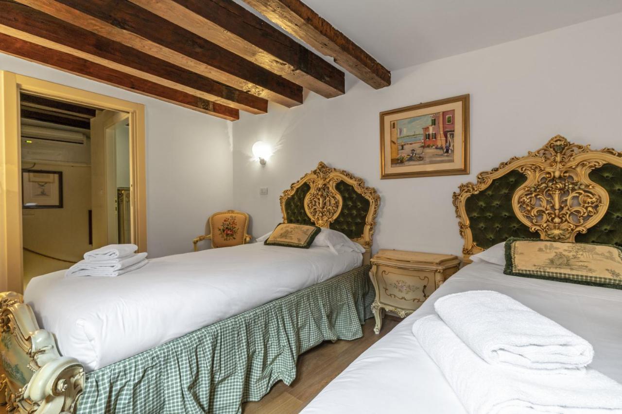 Gondola Luxury - Campo Santi Filippo e Giacomo Venedig Eksteriør billede