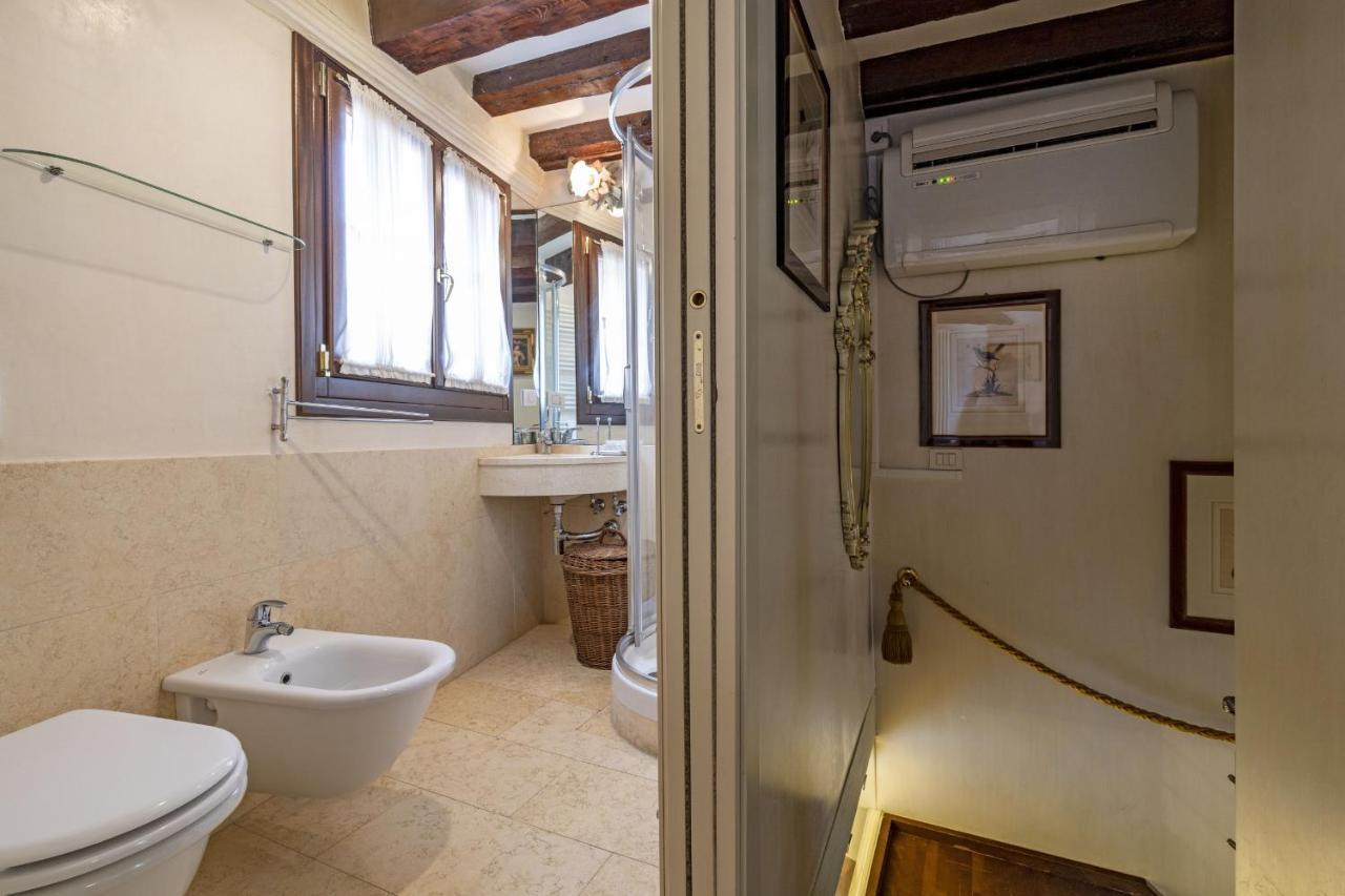 Gondola Luxury - Campo Santi Filippo e Giacomo Venedig Eksteriør billede